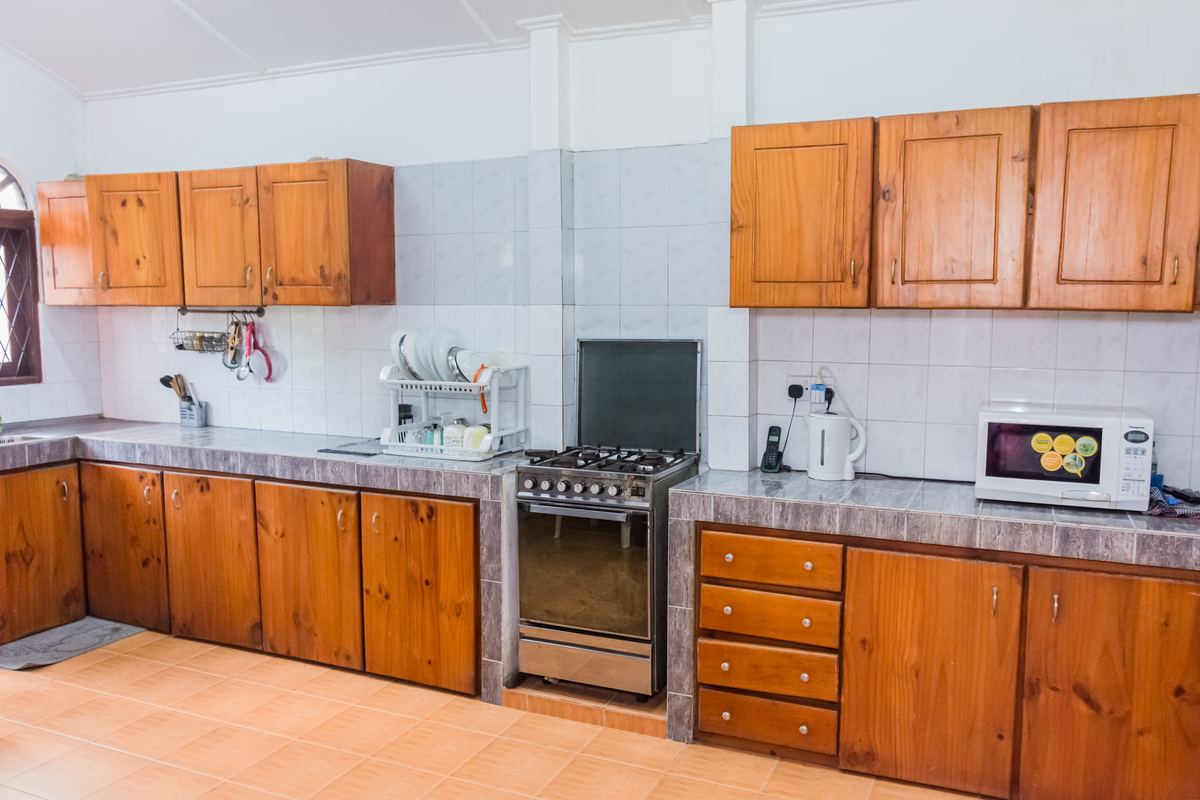 Ja-Ela Serenity Villa kitchen